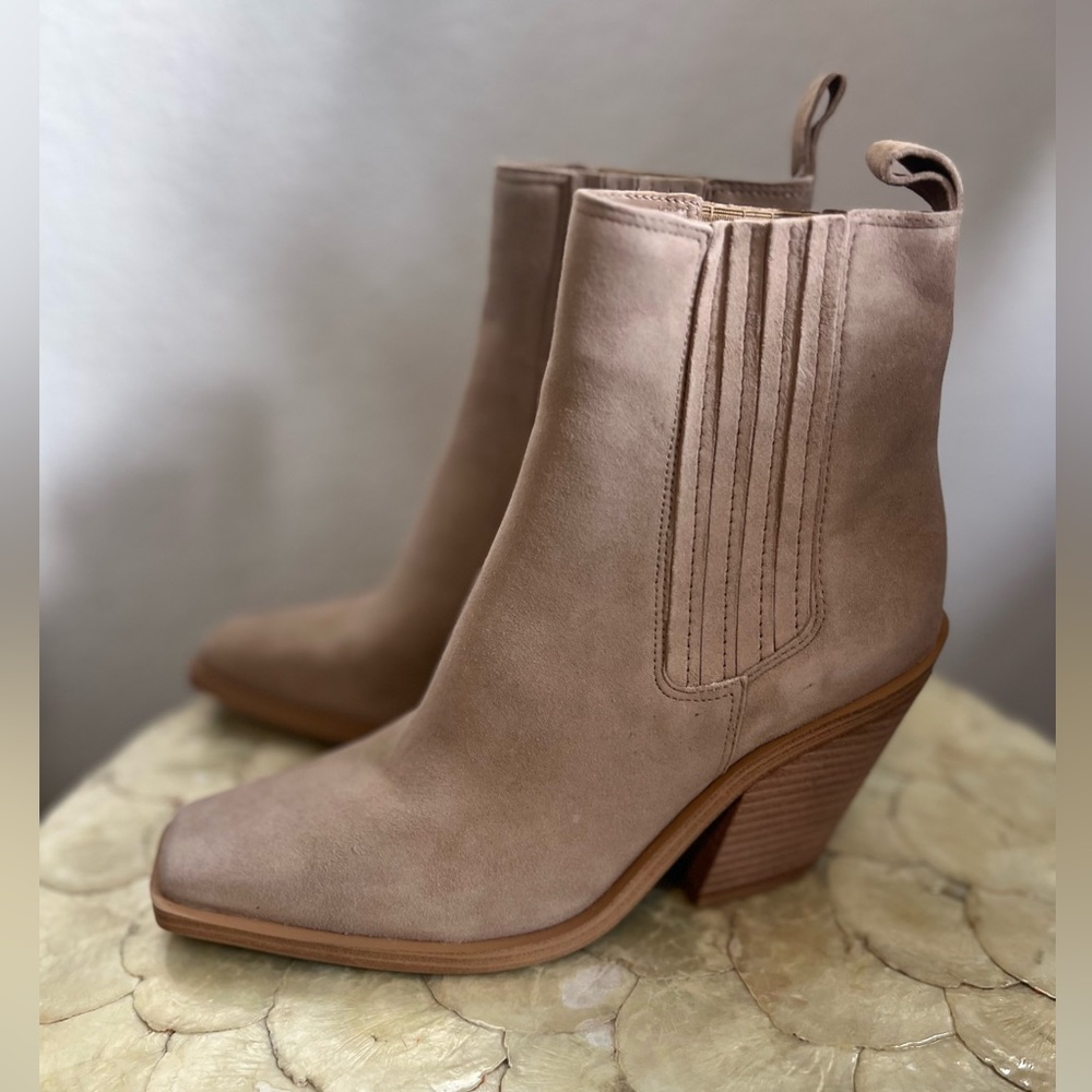 NWOT Vince Camuto Western style booties size 7.5